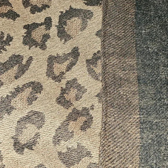 REVERSIBLE Poncho O/S fits most - Picture 8 of 8